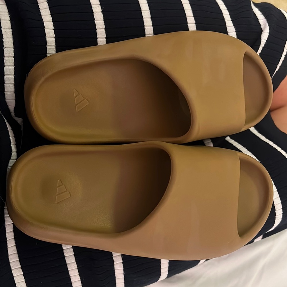 Camel Yeezy’s 7US